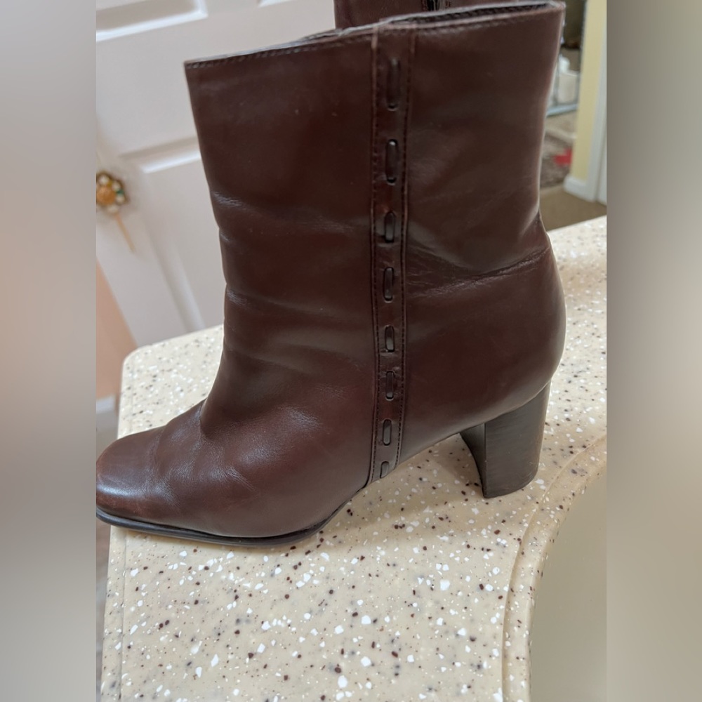 Ladies leather boots